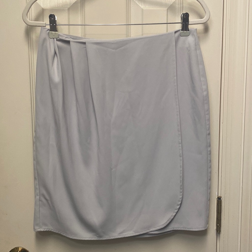 Silky feeling pencil skirt